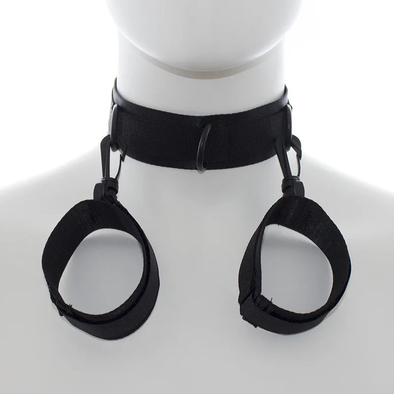 Collier et menottes BDSM